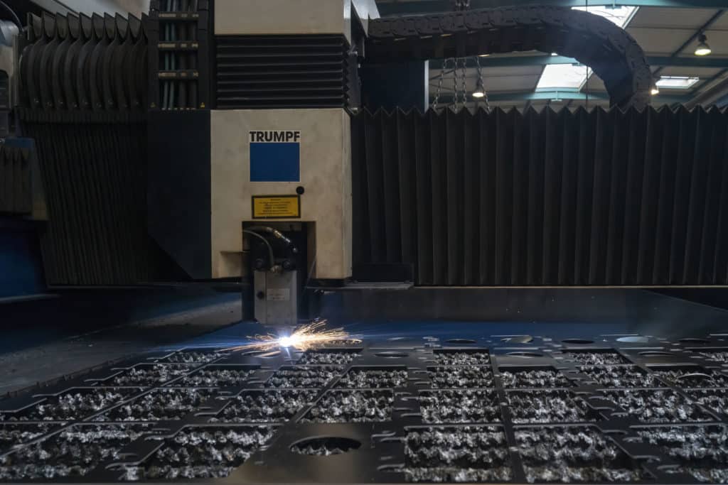 Laser Trumpf en pleine découpe du métal